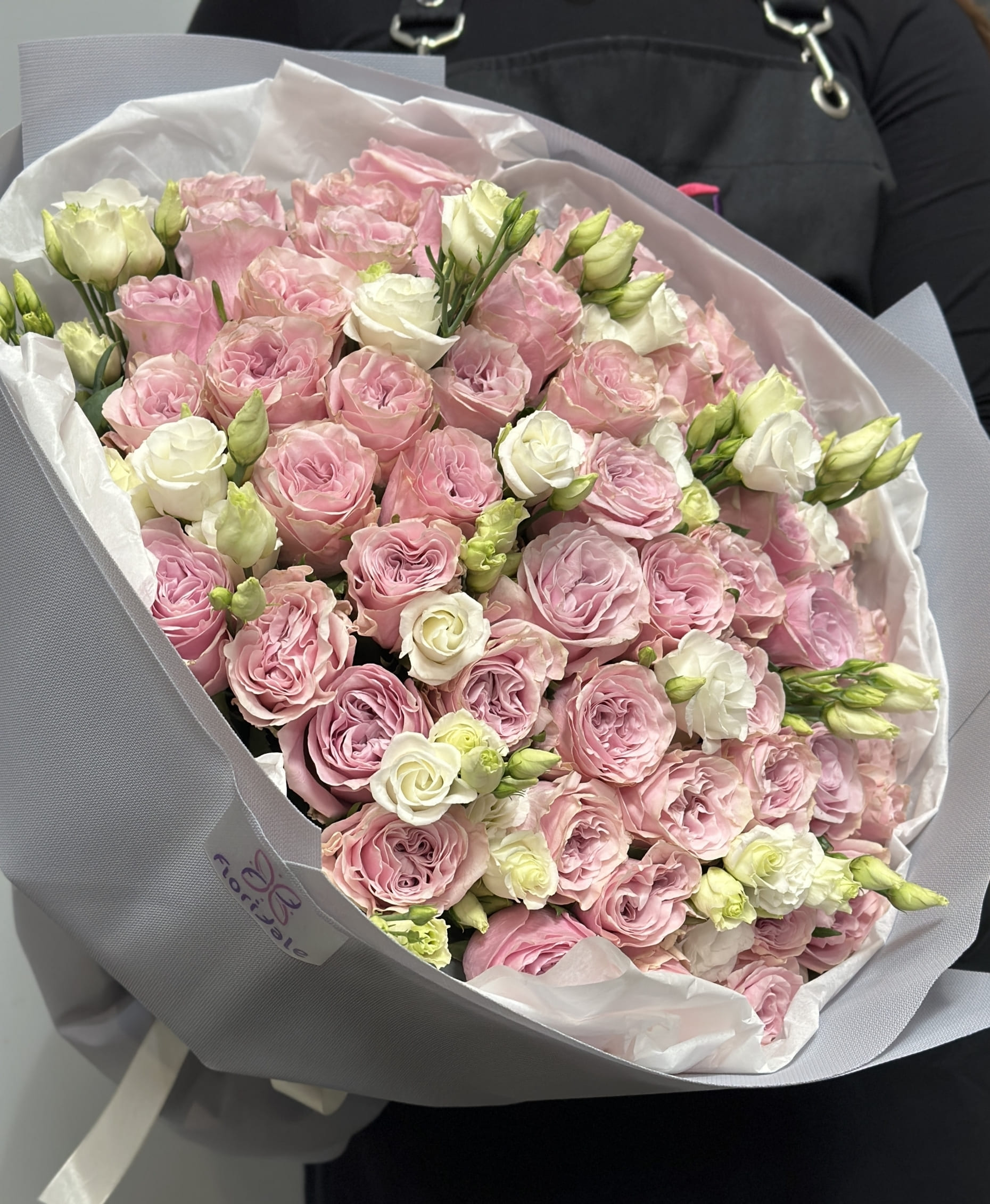 Классический букет Лук Эт Ми: собирает взгляды на себя, словно магнит 1 Цветы, Букеты, Подарки, Сладости в Тель-Авив с доставкой Классический букет Лук Эт Ми: собирает взгляды на себя, словно магнит Цветы, Букеты, Подарки, Сладости в Тель-Авив с доставкой