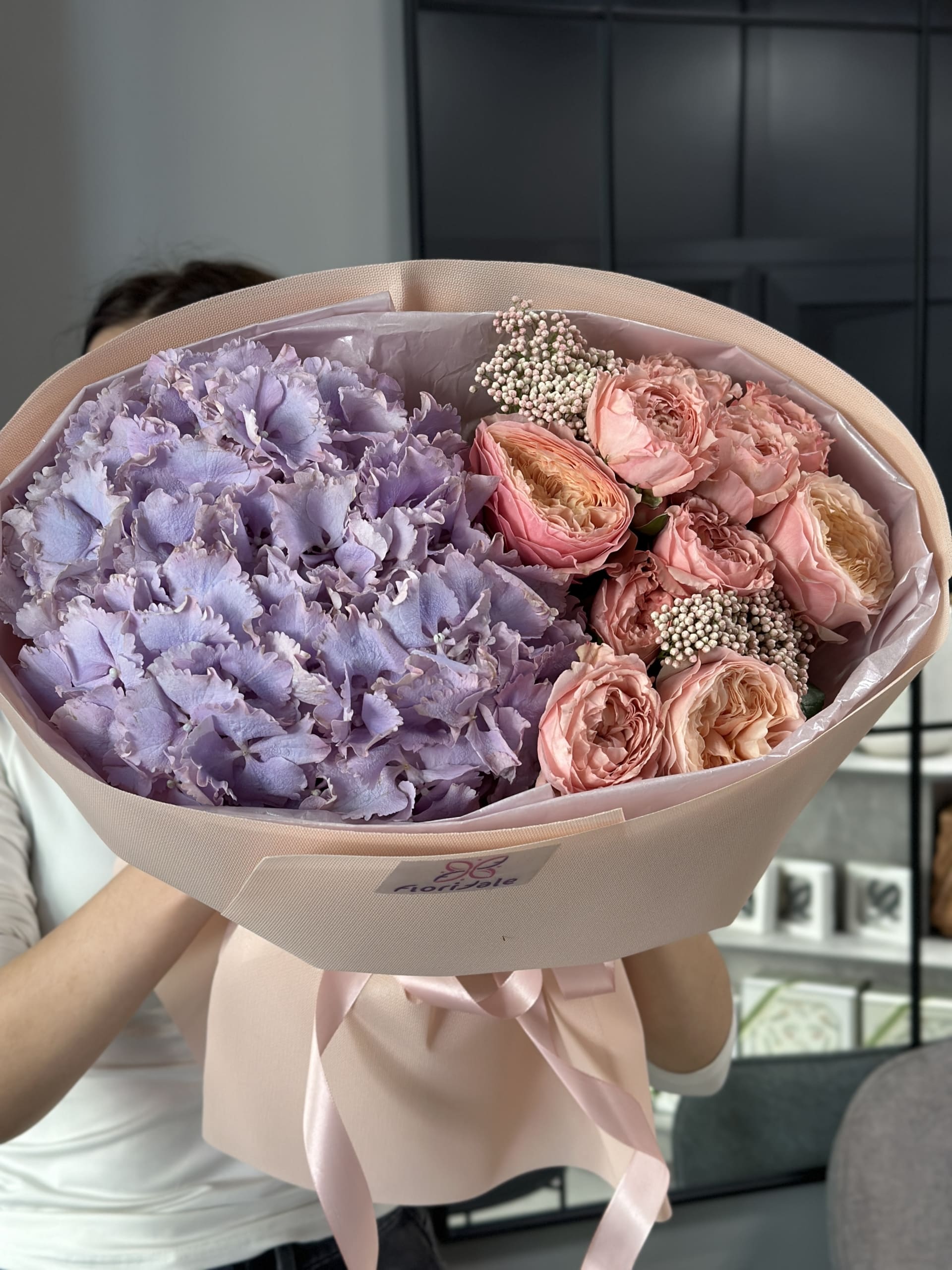 Классический букет Виолла: мелодия чувств с нотками нежности и романтики Цветы, Букеты, Подарки, Сладости в Тель-Авив с доставкой