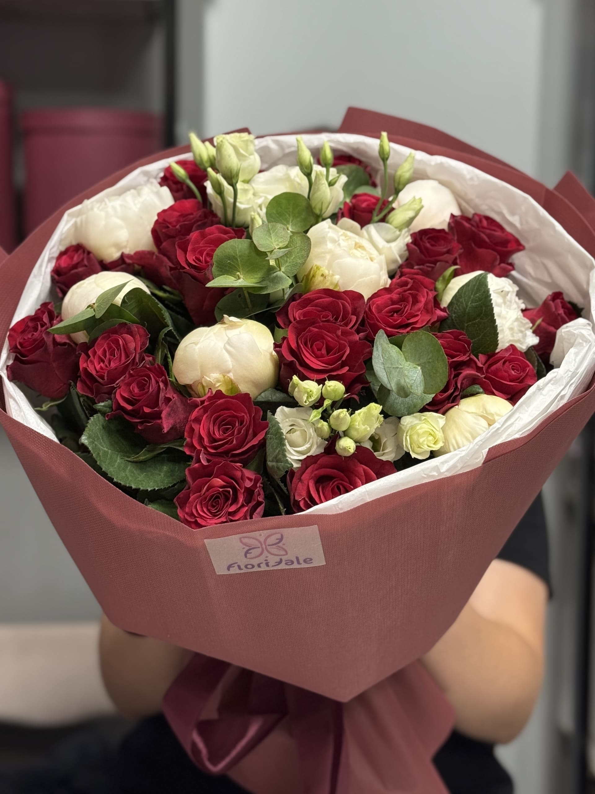 Классический букет Романс: французский шарм в цветочной форме 1 Цветы, Букеты, Подарки, Сладости в Тель-Авив с доставкой Классический букет Романс: французский шарм в цветочной форме Цветы, Букеты, Подарки, Сладости в Тель-Авив с доставкой