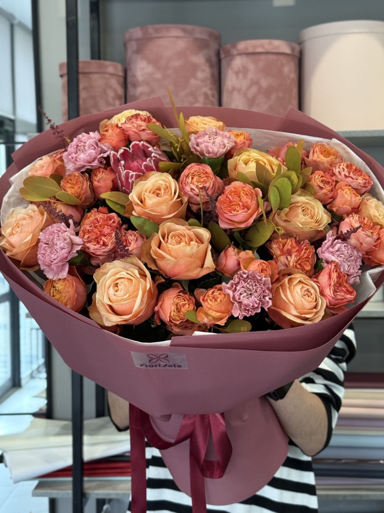 Классический букет Кристель: цветы, которые создают особенную атмосферу Цветы, Букеты, Подарки, Сладости в Тель-Авив с доставкой