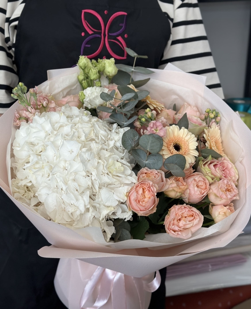 Классический букет Клод: создан для идеальных фото Цветы, Букеты, Подарки, Сладости в Тель-Авив с доставкой