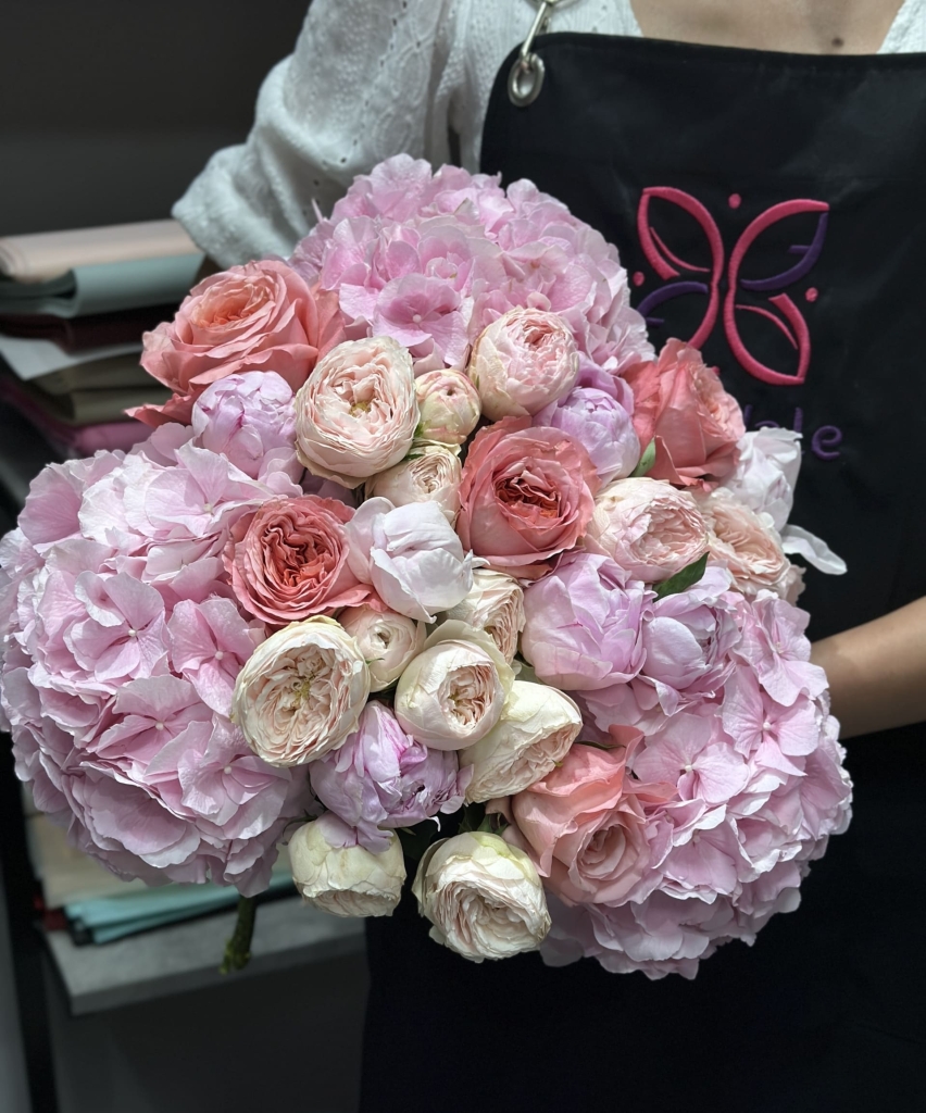 Классический букет Парфуа: спонтанный сюрприз Цветы, Букеты, Подарки, Сладости в Тель-Авив с доставкой