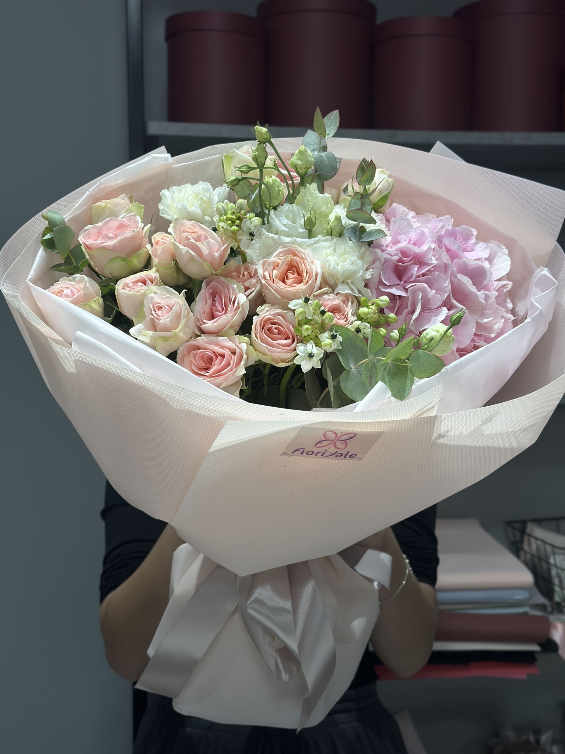 Классический букет Эттлис: гармония таинственности и стиля Цветы, Букеты, Подарки, Сладости в Тель-Авив с доставкой