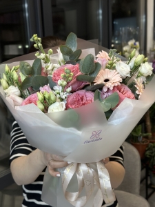 Классический букет Фокус Он Ми: цветы, которые собирают взгляды прохожих Цветы, Букеты, Подарки, Сладости в Тель-Авив с доставкой