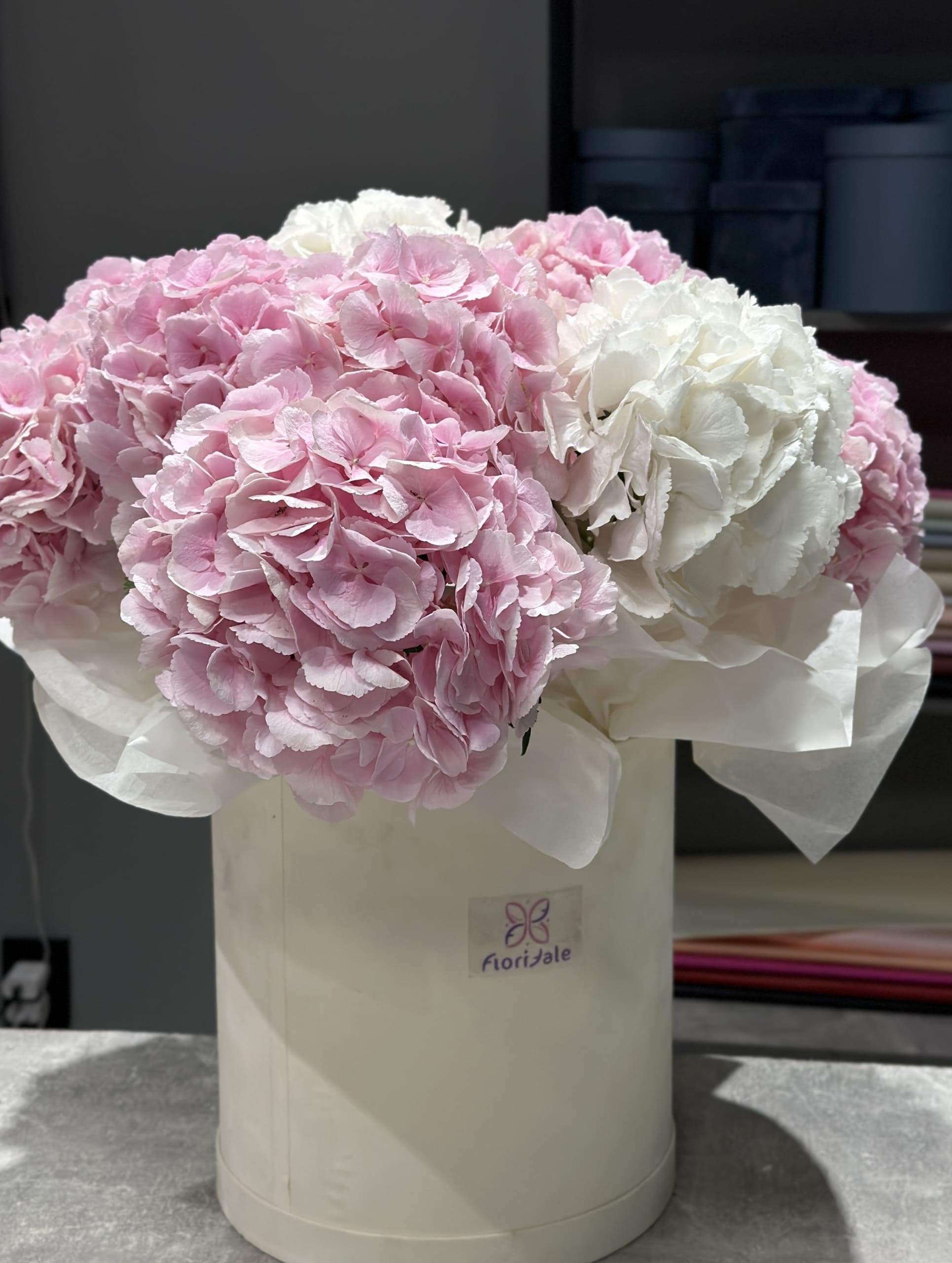 Композиция в коробке Свитс: лучший способ выразить свою любовь 1 Цветы, Букеты, Подарки, Сладости в Тель-Авив с доставкой Композиция в коробке Свитс: лучший способ выразить свою любовь Цветы, Букеты, Подарки, Сладости в Тель-Авив с доставкой