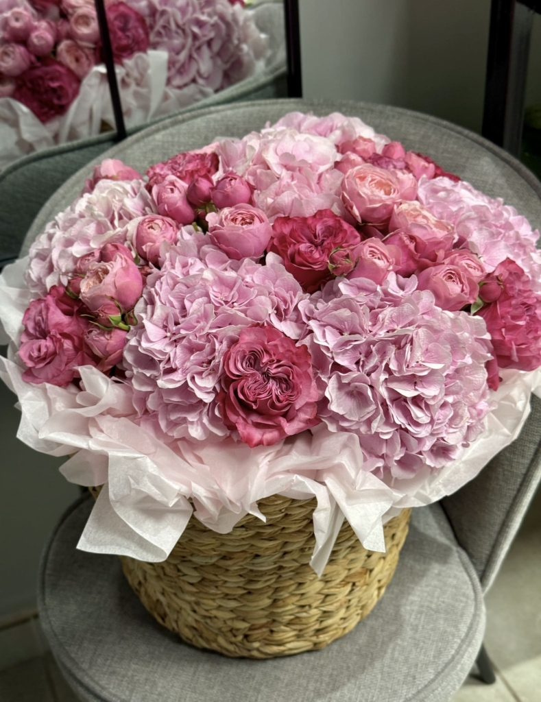 Композиция в корзине Лавли: малиновая мечта Цветы, Букеты, Подарки, Сладости в Тель-Авив с доставкой