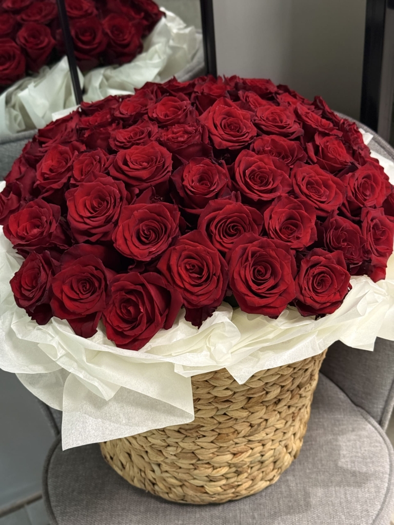 Композиция в корзине Ред: символ страсти Цветы, Букеты, Подарки, Сладости в Тель-Авив с доставкой