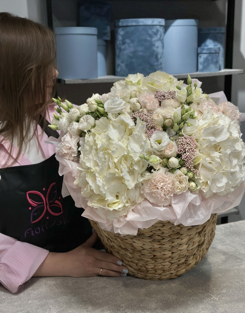 Композиция в корзине Парадайз: райское сочетание оттенков Цветы, Букеты, Подарки, Сладости в Тель-Авив с доставкой