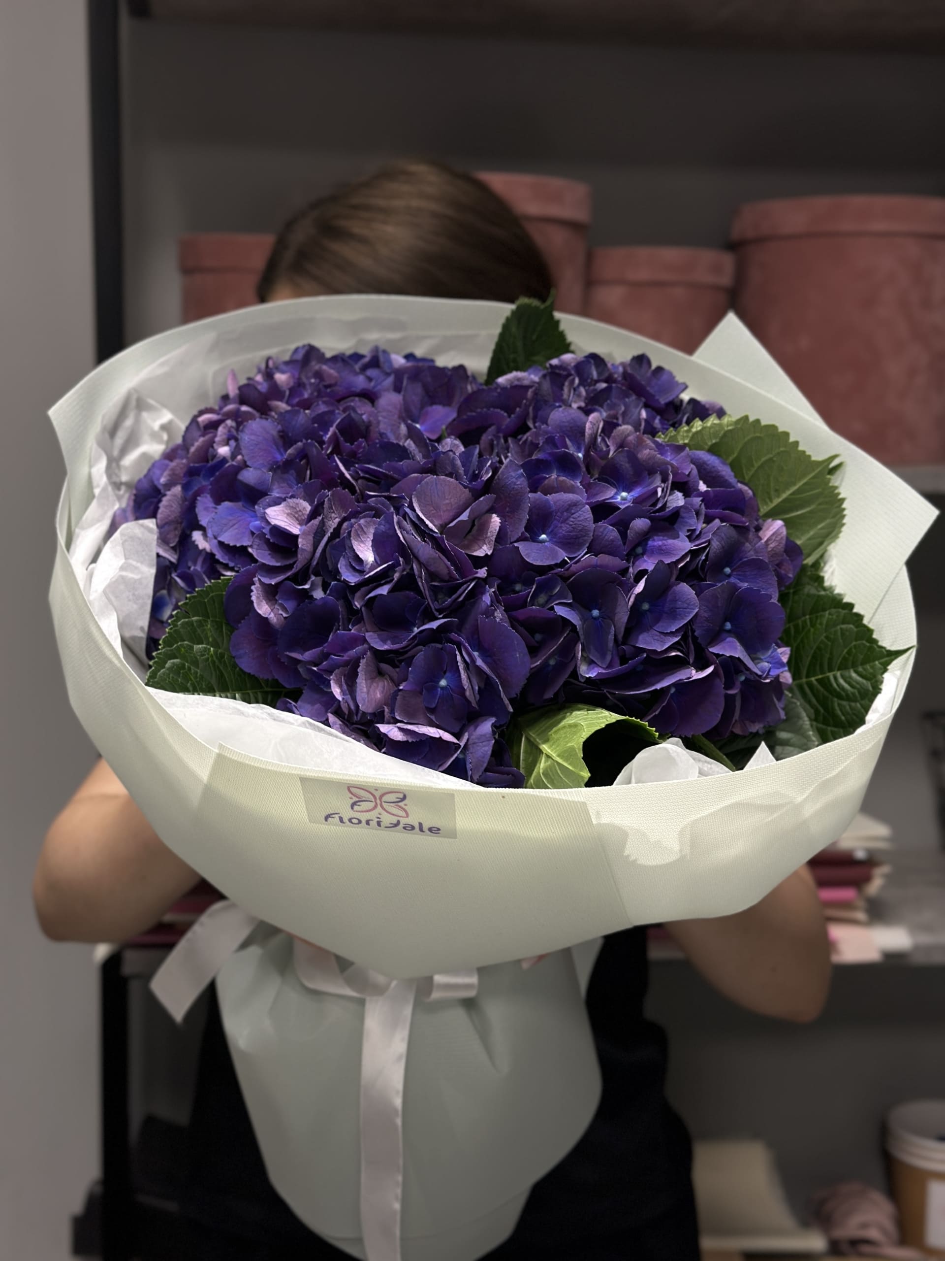 Букет гортензий Нюи: фиолетовое великолепие 1 Цветы, Букеты, Подарки, Сладости в Тель-Авив с доставкой Букет гортензий Нюи: фиолетовое великолепие Цветы, Букеты, Подарки, Сладости в Тель-Авив с доставкой