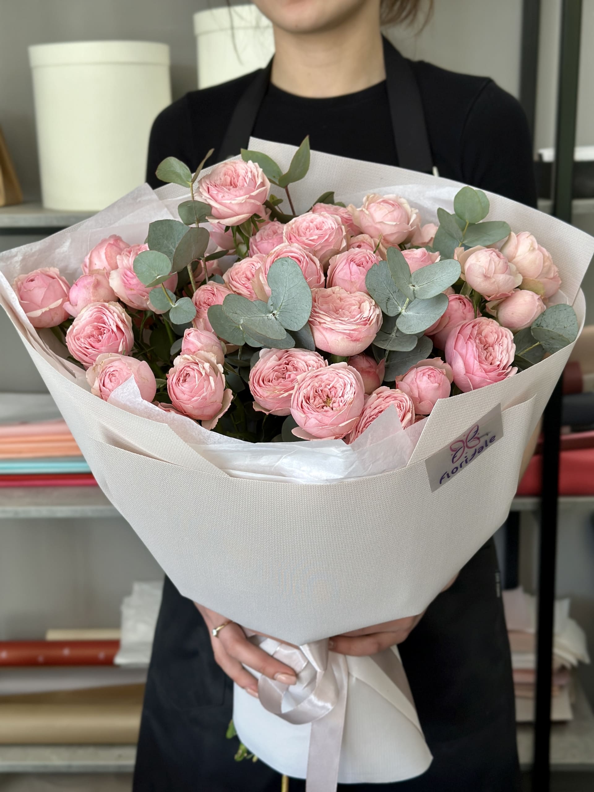 Букет кустовых роз Люмерия: утро, окутанное туманом нежности 1 Цветы, Букеты, Подарки, Сладости в Тель-Авив с доставкой Букет кустовых роз Люмерия: утро, окутанное туманом нежности Цветы, Букеты, Подарки, Сладости в Тель-Авив с доставкой