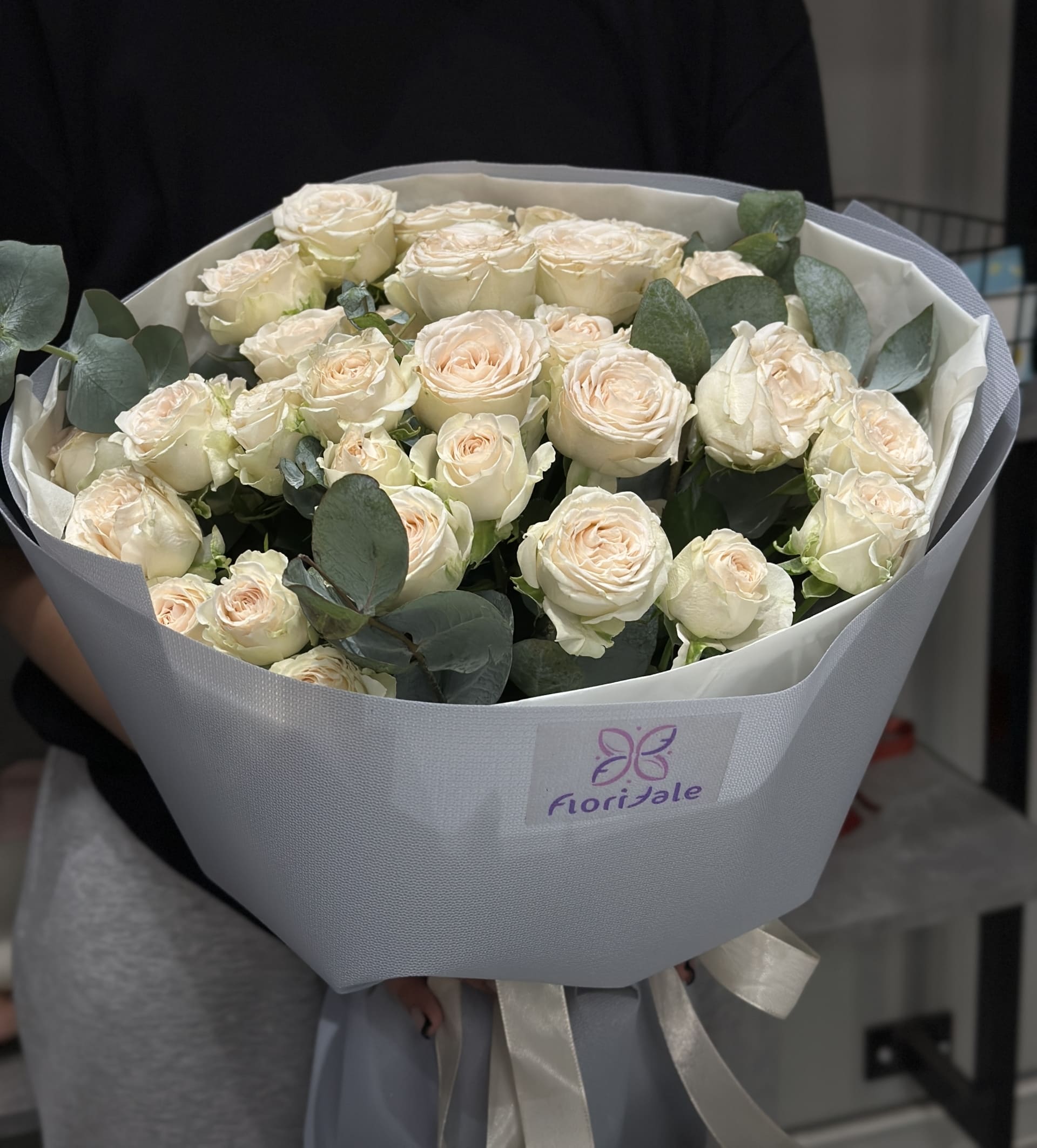 Букет кустовых роз Бон-Бон: красота в простоте Цветы, Букеты, Подарки, Сладости в Тель-Авив с доставкой