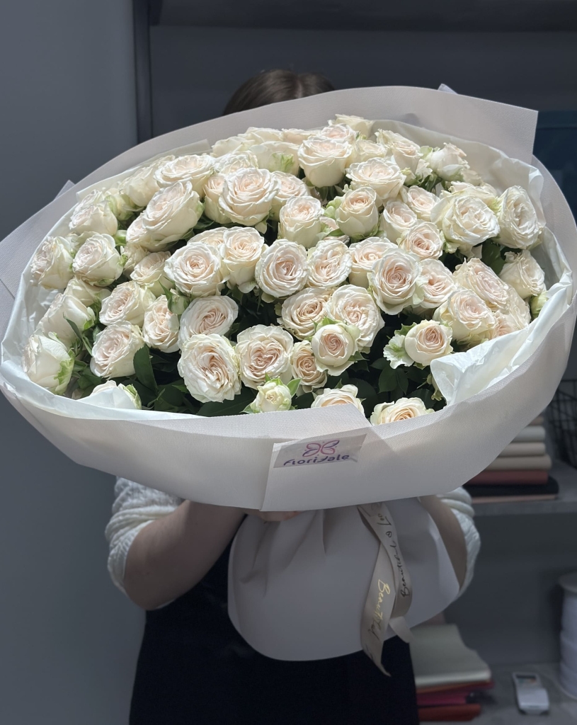 Букет кустовых роз Тач: прикосновение романтики Цветы, Букеты, Подарки, Сладости в Тель-Авив с доставкой