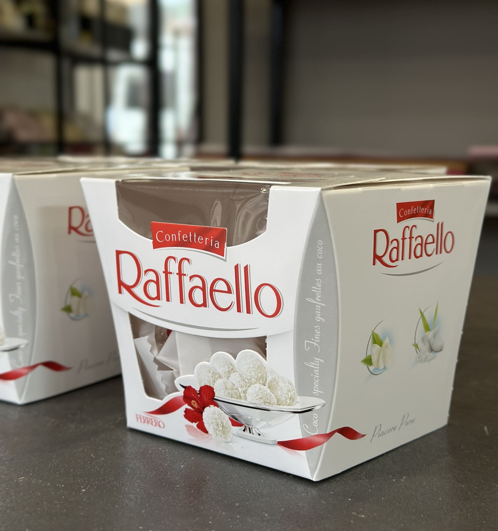 Коробка конфет «Raffaello» 1 Цветы, Букеты, Подарки, Сладости в Тель-Авив с доставкой Коробка конфет «Raffaello» Цветы, Букеты, Подарки, Сладости в Тель-Авив с доставкой